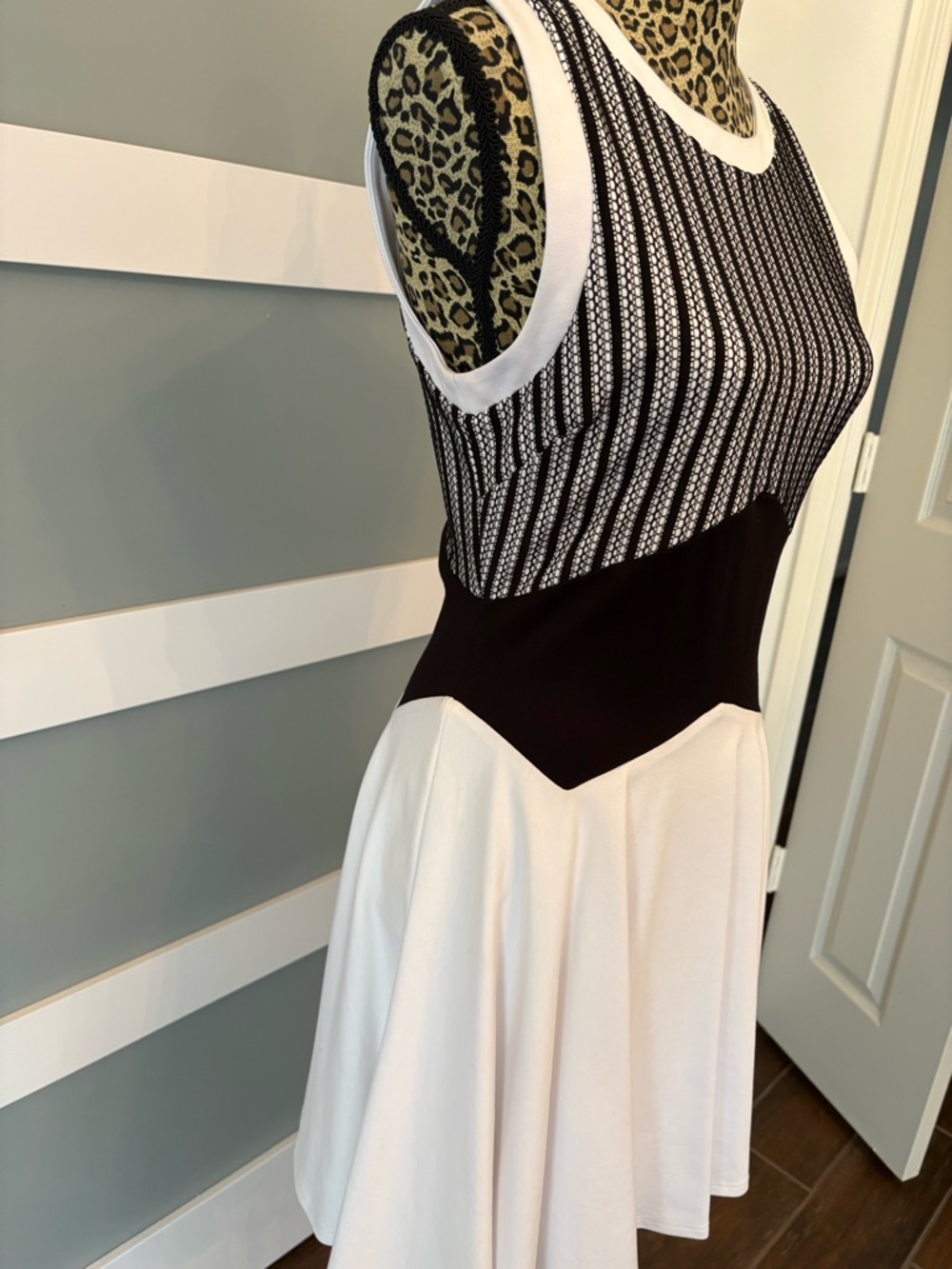 bebe Black and White Sleeveless Fit-and-Flare Mini Dress - Picture 4 of 7